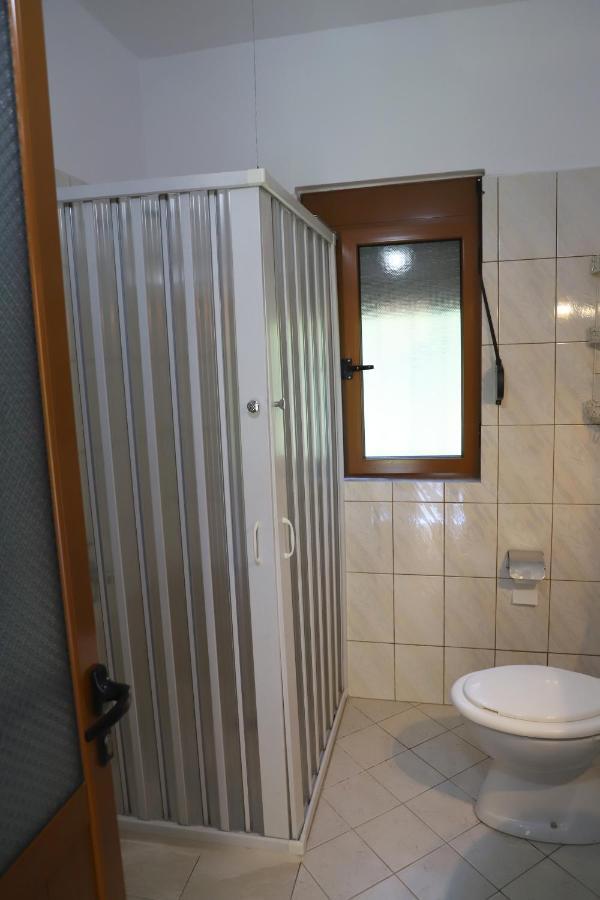 Guest House Bumbli Берат Екстериор снимка
