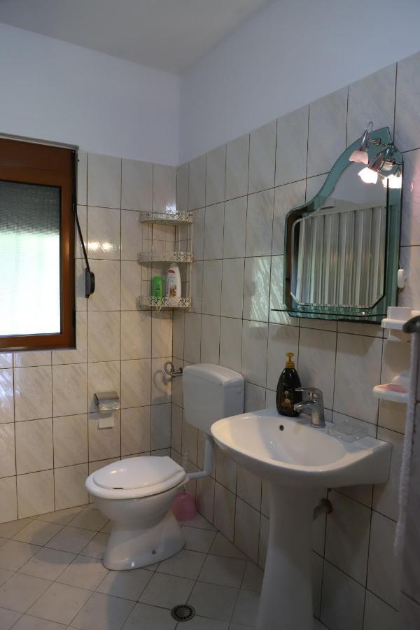 Guest House Bumbli Берат Екстериор снимка