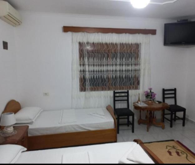 Guest House Bumbli Берат Екстериор снимка