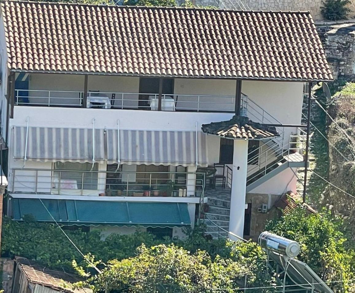 Guest House Bumbli Берат Екстериор снимка