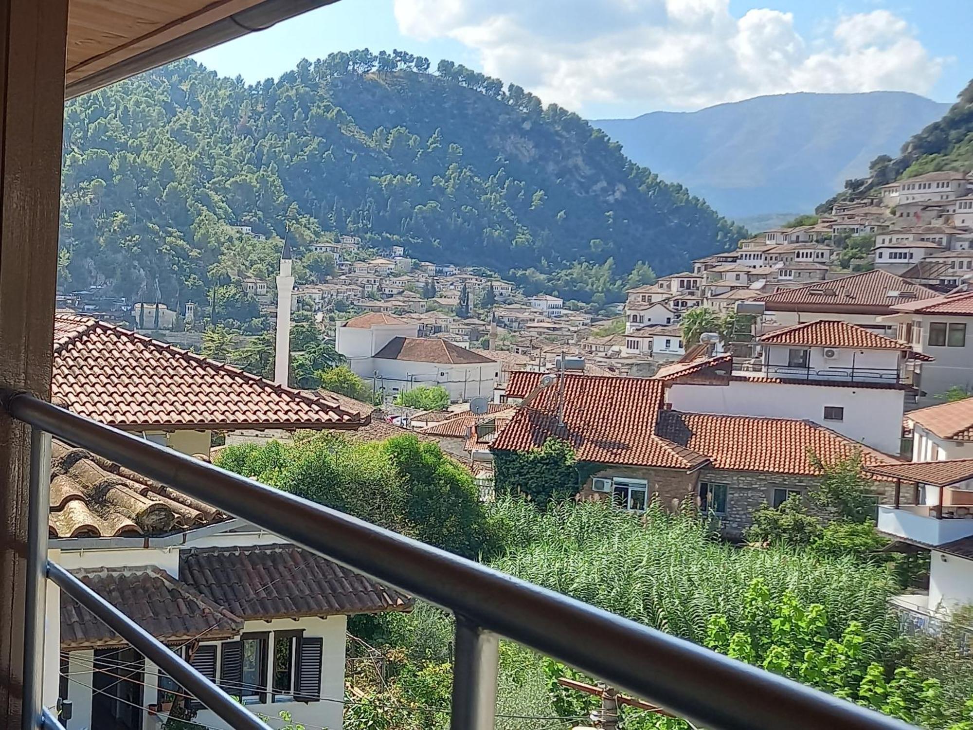 Guest House Bumbli Берат Екстериор снимка